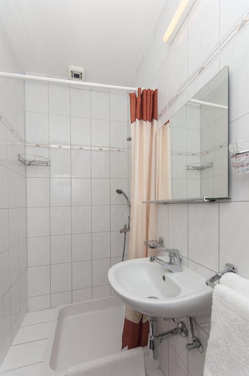 Rooms Vlahovic 斯拉诺 外观 照片